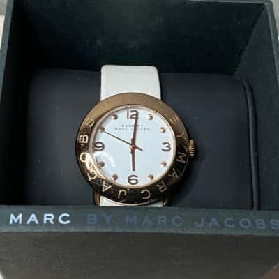 Marc Jacobs Gold Tone Ladies Watch On Leather Band 
