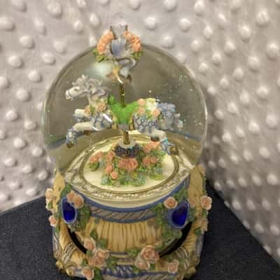 Musical Carousel Glitter Globe - Beautiful Carousel Horse with intricate base