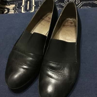 Wonders women’s size 39 Black Leather Slip on