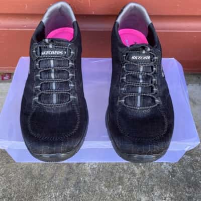 Skechers Womens Size 5 Black Relaxed Fit Air-Cooled Memory Foam Slip-ons 