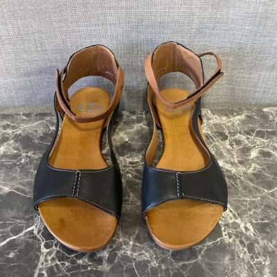 Eos Womens  Size 40 Sandals with Tan Ankle Strap Black
