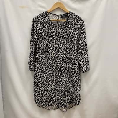 Decjuba Women's Comfy Dress Size 8 Animal print / Black  / White 