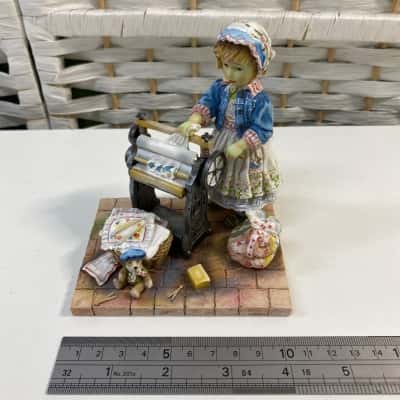 Leonardo Collection “Washday With Teddy”