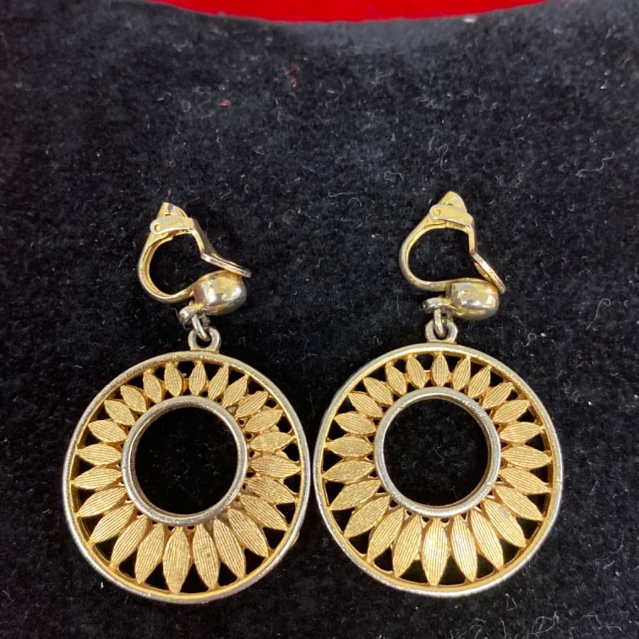 Vintage style clip on earrings (s)