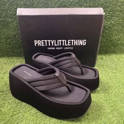 Pretty Little Thing Black Lycra Square Chunky Platform Thongs Size 6 US 