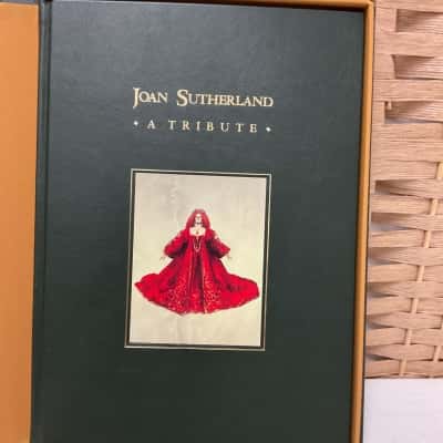 Joan Sutherland A Tribute" Moffatt Oxenbould  Limited edition opera singer gift collecrable 