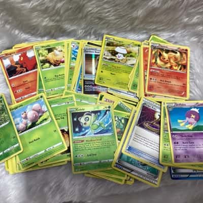 100 + Pokémon mixed cards 