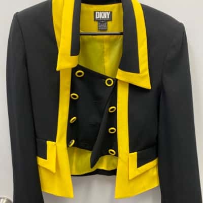 DKNY Womens  Size 8 Cropped Jacket Black  