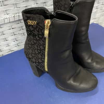DKNY Womens  Size 40 Boots Black  