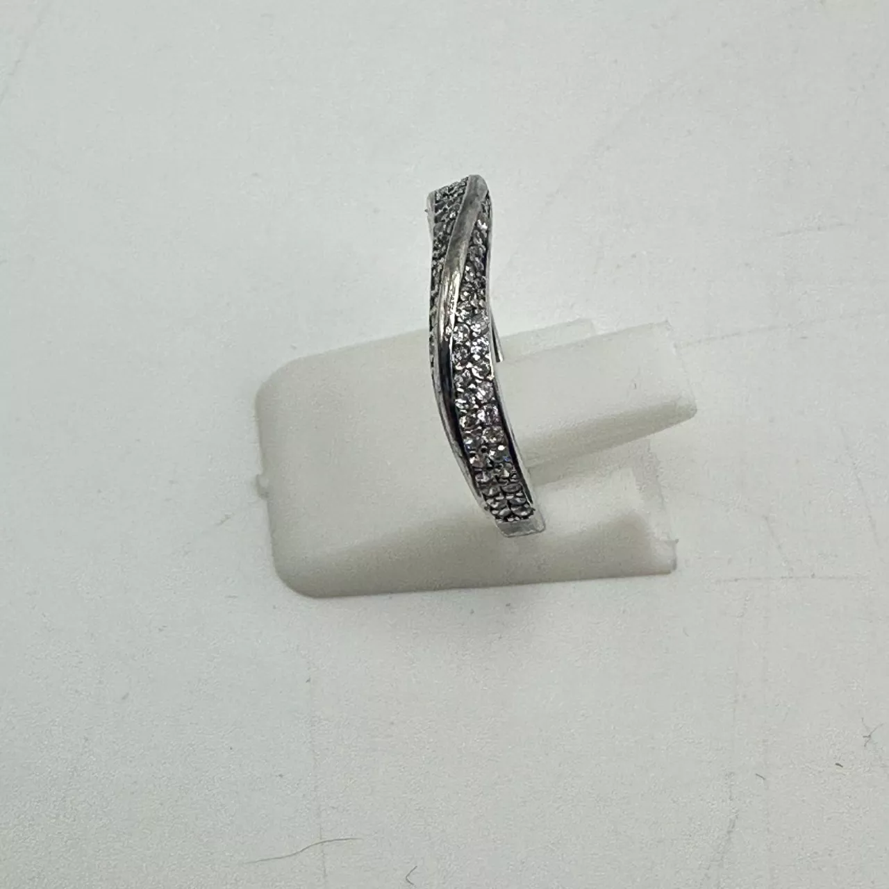 S925 Silver Sparkly Clear Stones Ring size N