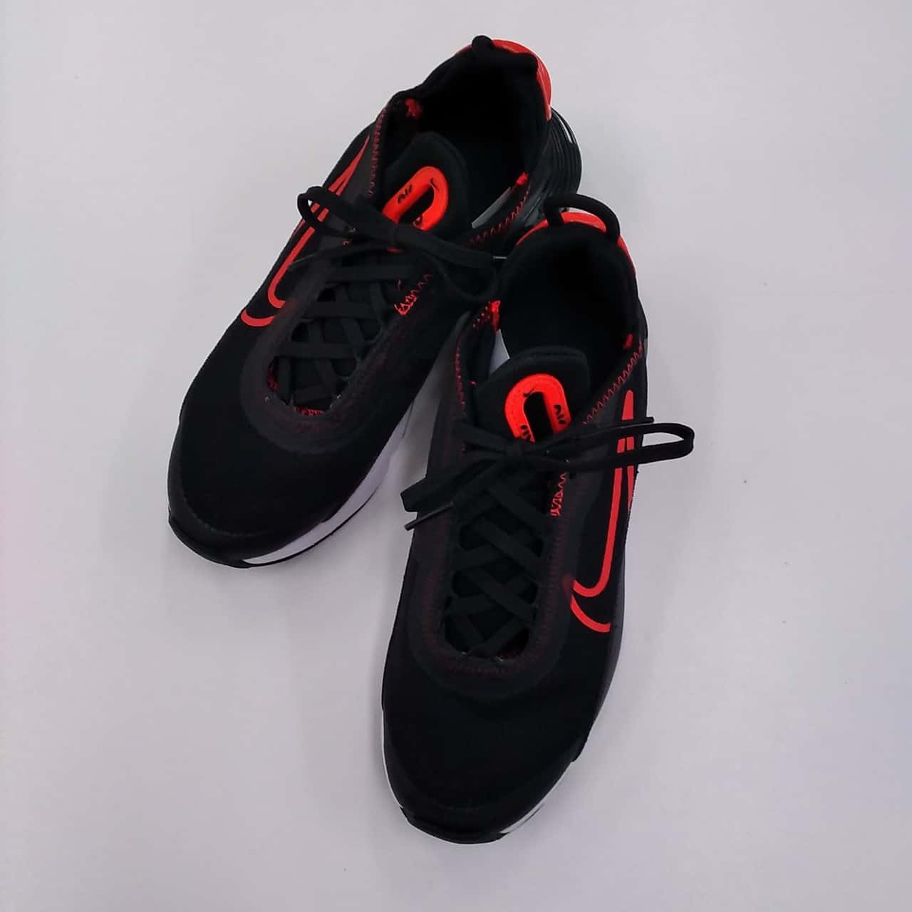 trainers black red