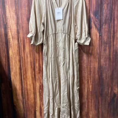 Staple the Label  Size 14 Beige dress new 