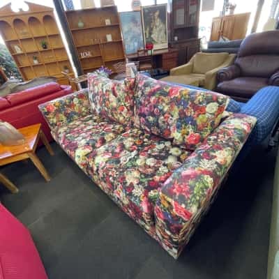 vintage floral 2 1/2 seat sofa 