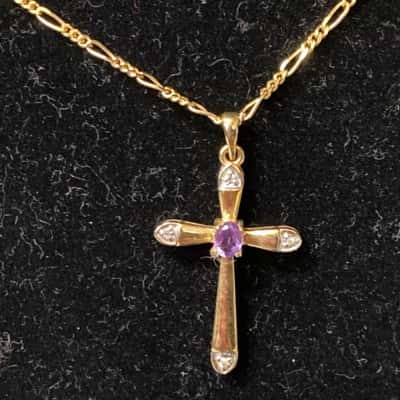 9ct gold chain and cross 