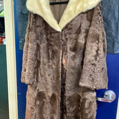  Womens vintage style brown curly fur coat  Size M 