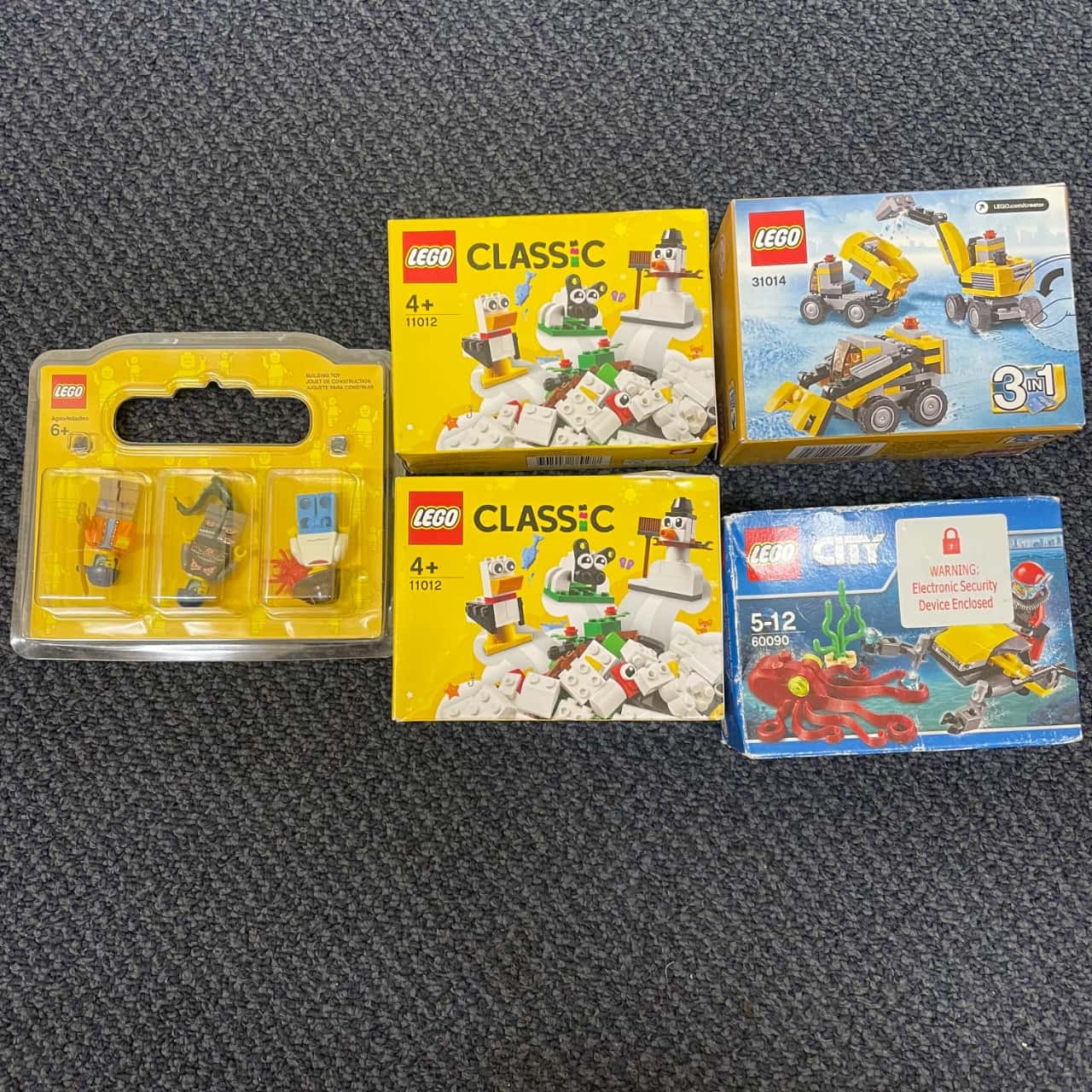 Lego. 5 small packs/ sets/ mini figures(s)
