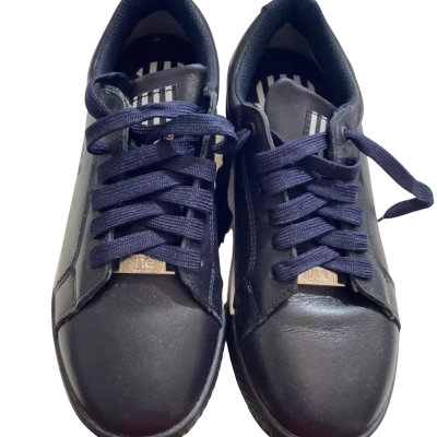 She Wear Womens  Size 7 Sneakers Navy Blue / White 