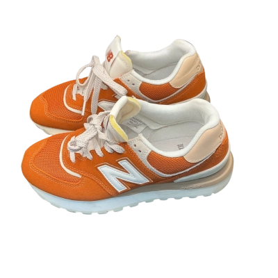 New Balance Unisex women size  7  men’s Size 5.5. Sneakers Grey / Nude / Orange / White 