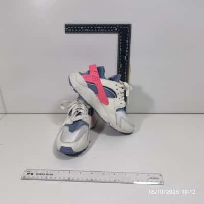 Womens Nike Air Huarache Size US6 