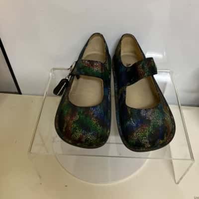  Womens  Size 37 Multicoloured flat “maryjane” type shoes