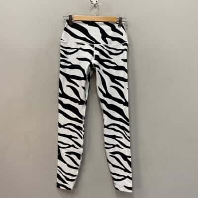 Lorna Jane Womens  Size M Leggings Animal print 