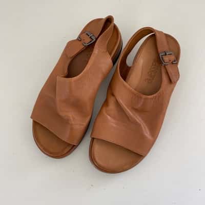 Rilassare Beige Brown Leather Sandals Shoes  Size 40 