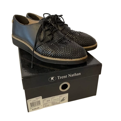 NEW- “Trent Nathan”  Womens lace up shoes- Size 39 -Black  