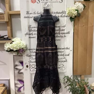 Cooper St Brand! BNWT ABSOLUTE HIGH QUALITY HALTERNECK BODYCON FISH TAIL LACY CROCHET STYLE DRESS! Womens  Size 8 Bodycon Dress / Halter Neck Dress / Midi Dress Black  / Nude 