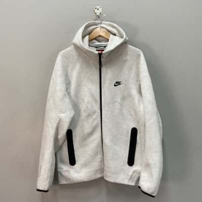 BNWOT Nike Mens  Size L Hood Jacket Black  / Grey 