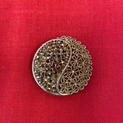  Womens Gold Diamante + Filigree Retro Brooch