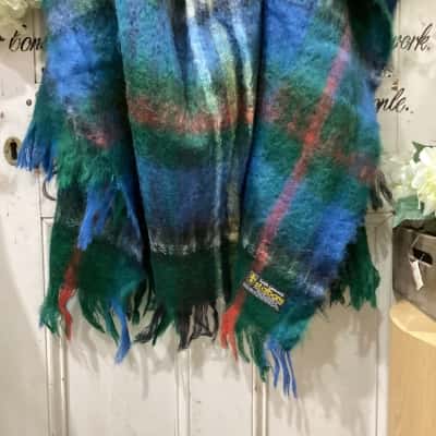 LOCH LOMOND ST.ALBANS! RARE FIND! MOHAIR AND LUSTRE WOOL! MADE IN AUSTRALIA! STUNNING COLOURS! 