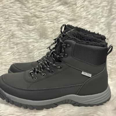  Mens  Size 9 Black  / White thermo boots 