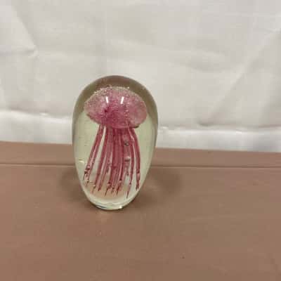 Vintage Clear Glass Art Pink Jellyfish w/controlled Bubbles Paperweight 5.4” Tall