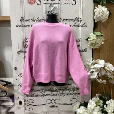 VERO MODA BRAND! Womens  Size XS Pullover Pink. STUNNING PINK PULLOVER KNIT! GREAT FOR THOSE IN BETWEEN DAYS! PERFECT ADDING SOME COLOUR TO ANY WARDROBE!