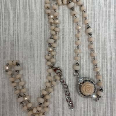 STUNNING  Womens Belt Cream / Off White / Pearl / Silver 