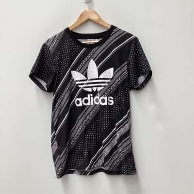 Adidas Unisex  T Shirt  Size 8 Black Pattern 