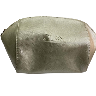  Womens Pearl Olay cosmetic bag.