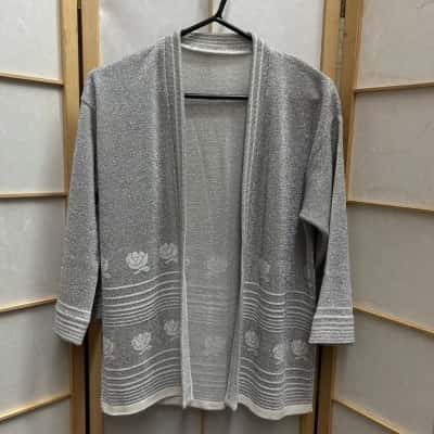  Womens Size M Cardigan Floral / Pinstriped / Silver / White 