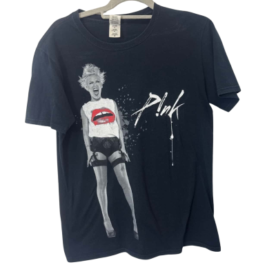Gildan pink tour   Size M T-shirts Black  