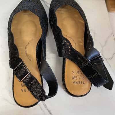 Ziera Womens  Size 39 Flats Black  