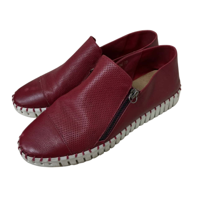 Django & Juliette Women’s Loafers in Red 