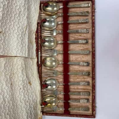 BOXED SET OF CUTLERY - 6 FORKS & 6 SPOONS (made in England)