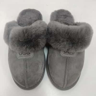 UGG Mens Size 7 Slippers Grey 