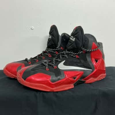 Nike LeBron Away SIZE MENS US11