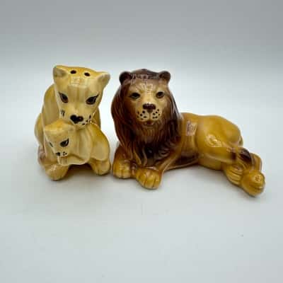 Vintage 1989 Lion Family Salt & Pepper Shakers 
