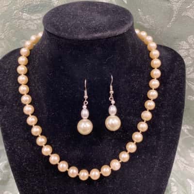  Womens Faux Pearl Necklace/ Earrings 