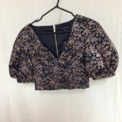 Forever New Womens  Size 6 Cropped Top Black  / Floral 