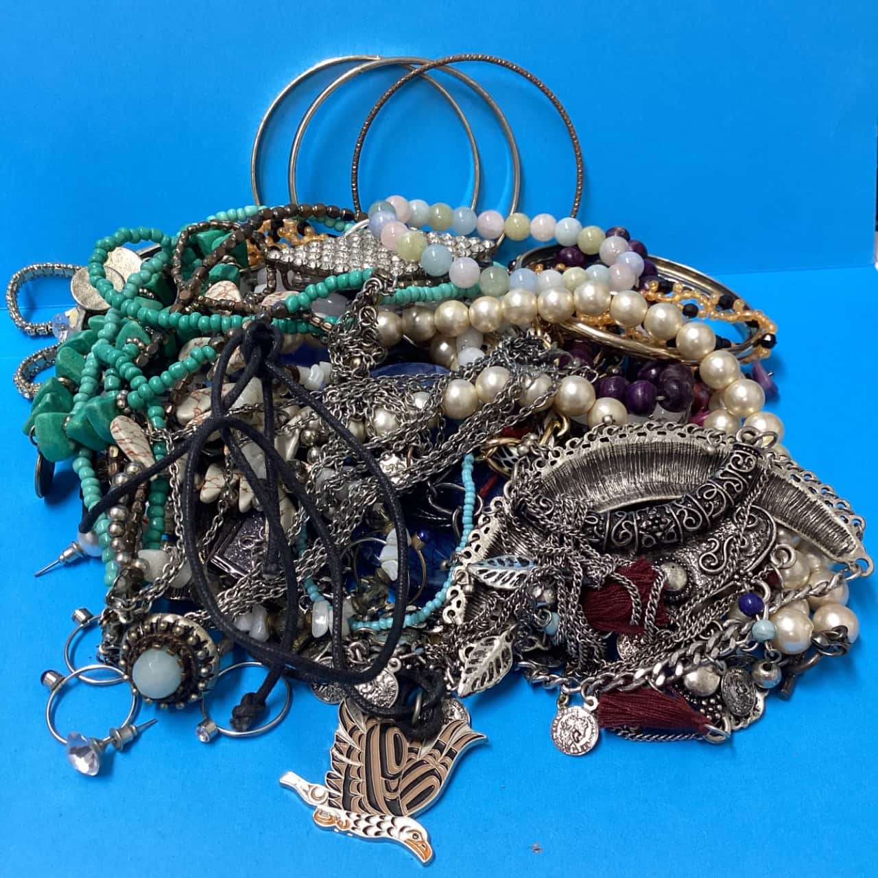 Assorted bag of jewellery (23)(s)