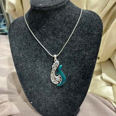  New Zealand Paua Shell Womens Necklace / Pendant Green / Silver 