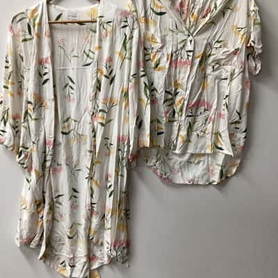  Womens  Size S Pyjamas  Robe set Floral B